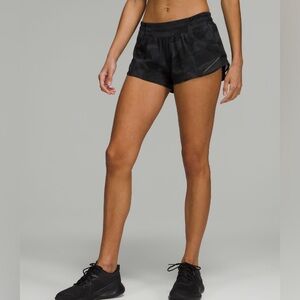 Lululemon Hotty Hot Low Rise Shorts - Black Camo size 2